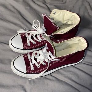 Burgundy converse women: 10 mens: 8